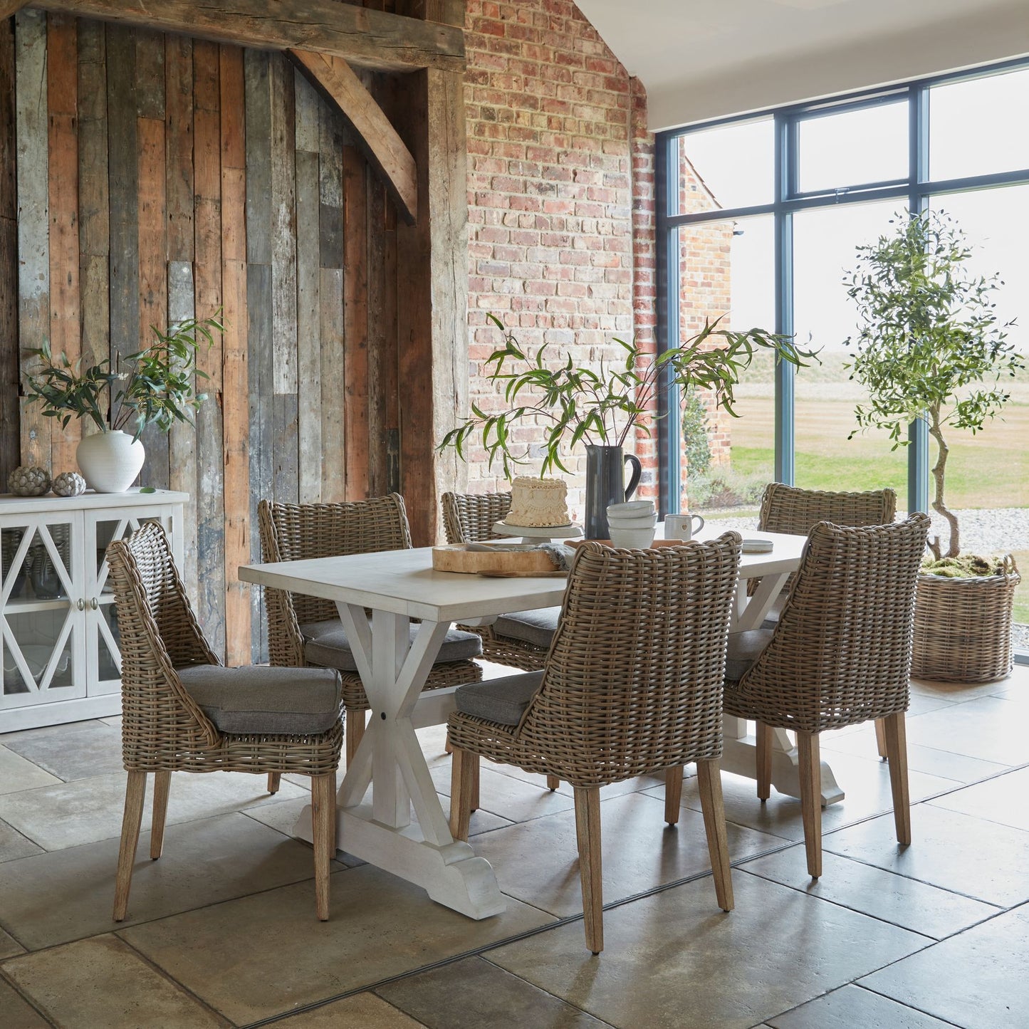 https://www.hill-interiors.com/images/giant/22248-c.jpg
