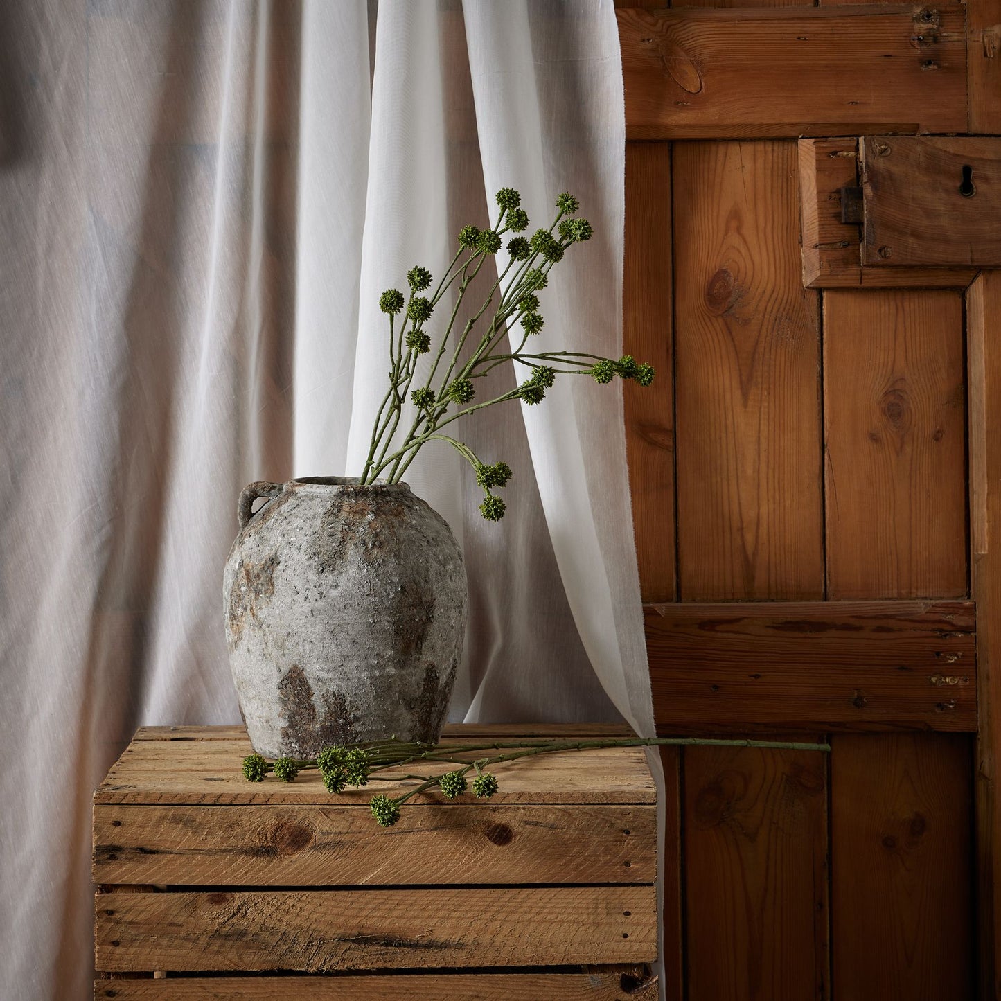 https://www.hill-interiors.com/images/giant/22631-b.jpg