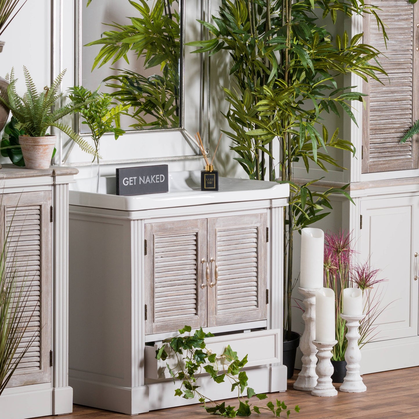 https://www.hill-interiors.com/images/giant/9061-b.jpg