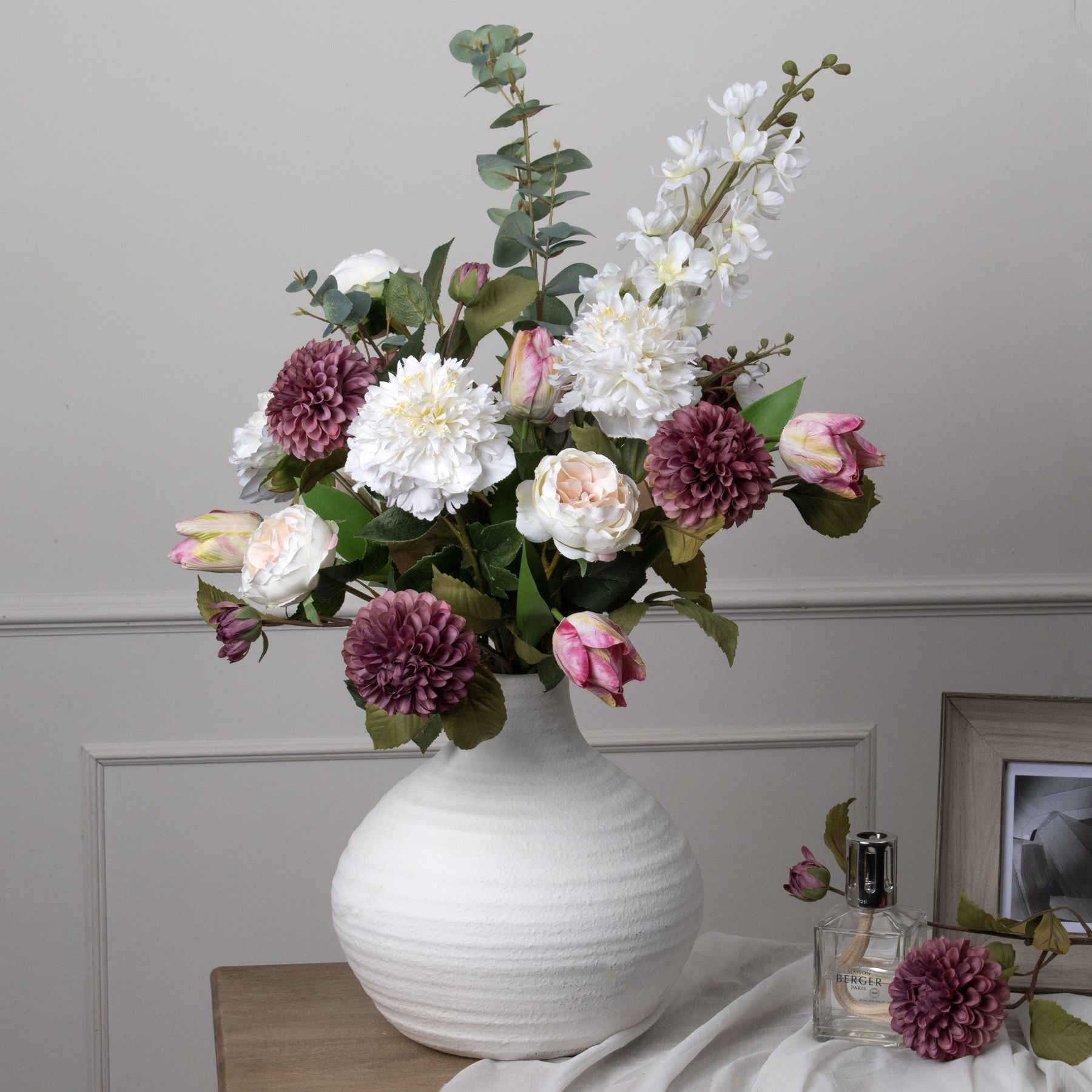 https://www.hill-interiors.com/images/giant/22209-b.jpg
