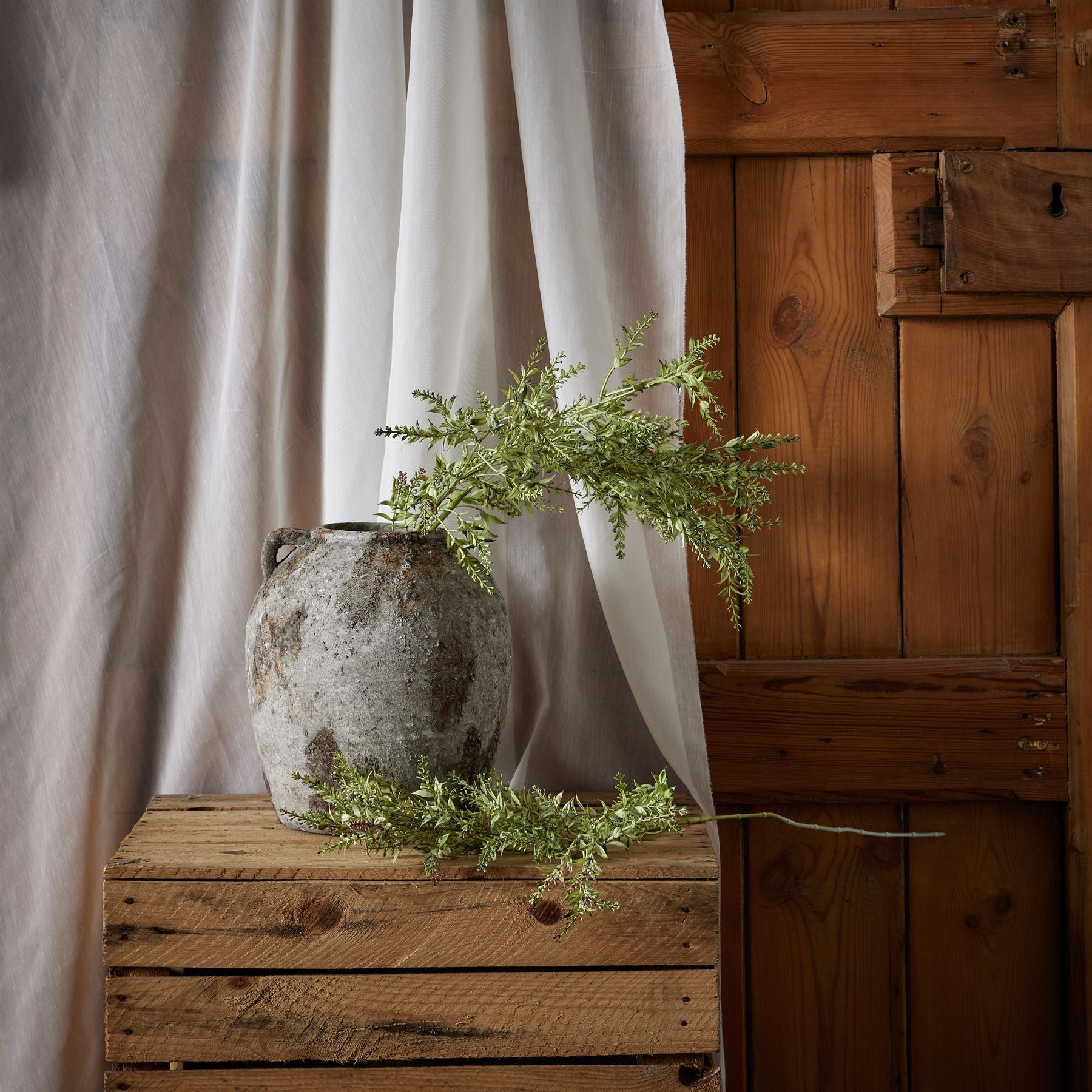 https://www.hill-interiors.com/images/giant/22613-b.jpg