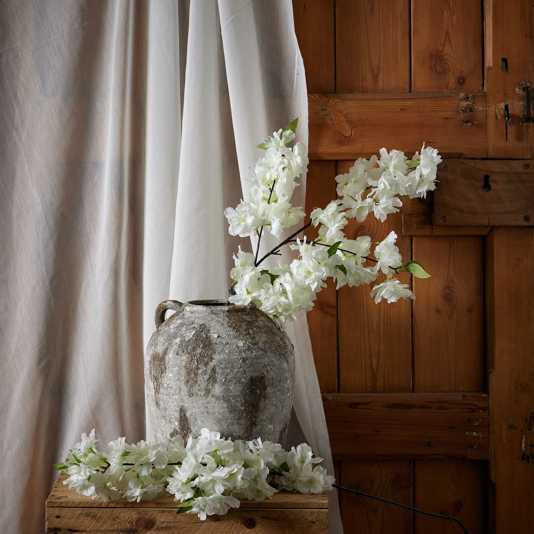 https://www.hill-interiors.com/images/giant/22634-b.jpg